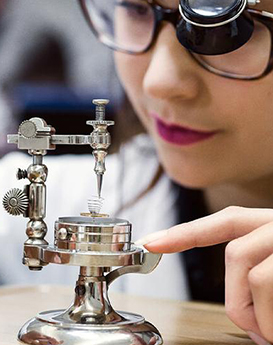 温妮·珍尼丝-新都区宝玑维修服务中心制表师